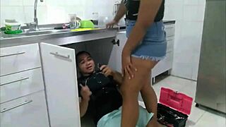 i’m so turned on, this hot plumber wrecked my pussy with his tongue while hubby’s at work.