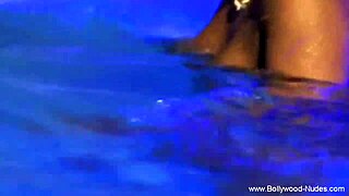 can ya see this pretty asian lady washing nude?