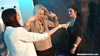 wet party lesbians fingering quims